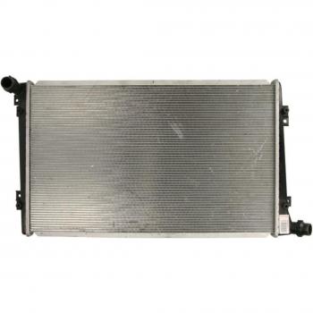 Radiador Denso DRM32019 para refrigeración de motor y Condensador Denso DCN06003 para aire acondicionado
