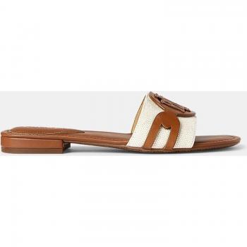 Sandalias planas de mujer en color marrón con logotipo