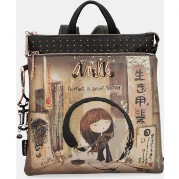 Mochila Mediana Anekke Shoen Black Sintético con Print Fantasía, Doble Compartimento y Cierre de Cremallera 37715-233