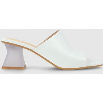 Sandalias de tacón de mujer en piel de color blanco