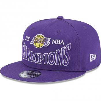 Gorra New Era 9FIFTY Los Angeles Lakers con Parche de Campeones Violeta