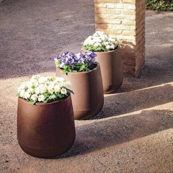 Macetero Redondo BAMBÚ de Newgarden para Flores y Plantas, muy resistente para exterior e interior, estilo moderno, disponible en varios colores y tamaños, hecho de polietileno en España