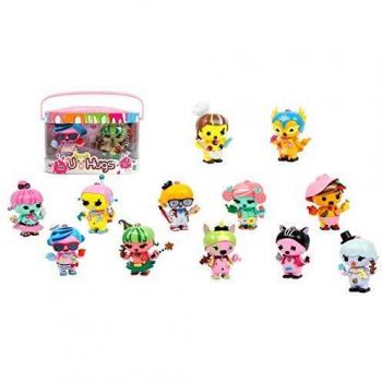 U Hugs - Pack Especial muñeca con 12 Pins Extra - Super Hero y Cooker