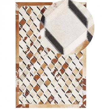 Alfombra de Piel de Vacuno Patchwork Marrón con Patrón Geométrico de Rombos y Base de Fieltro 140 x 200 cm Estilo Moderno Country
