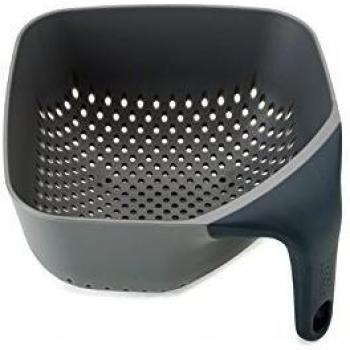 Joseph Joseph Mini - Colador ergonómico con asa, 16 x 16 x 9 cm,gris