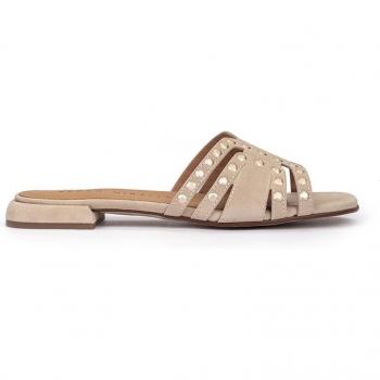 Sandalias planas de mujer de serraje en color beige Pedro Miralles modelo GARACHICO, hecho a mano en España