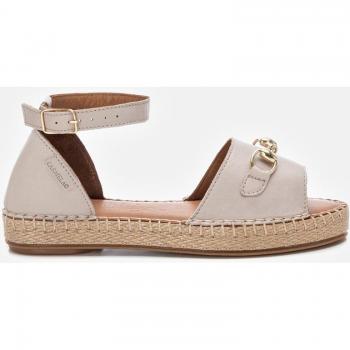 Sandalias de Cuña de Mujer CARMELA 160754 en Color HIELO con Detalle de Hebilla