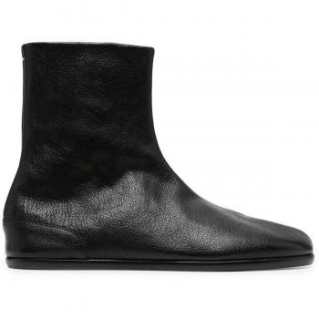 Maison Margiela Men's Tabi Leather Ankle Boots in Black, Size 40