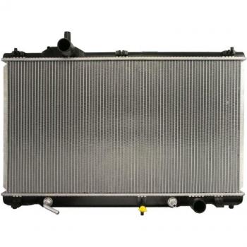 Radiador de refrigeración del motor DENSO DRM50095, compatible con vehículos específicos, fabricado en aluminio para una mejor conductividad térmica, diseño optimizado para un flujo de aire eficiente, acabado resistente a la corrosión y fácil insta
