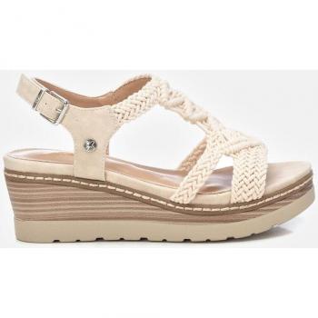 Sandalia de mujer Xti 142838 beige con hebilla