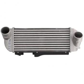 Intercooler NISSENS 96192 - Intercooler de alto rendimiento, fabricado en aluminio, diseñado para mejorar la refrigeración del motor, compatible con múltiples modelos de vehículos, fácil instalación, dimensiones optimizadas para un ajuste perfecto