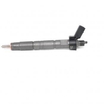 Portainyector y inyector BOSCH 0 445 117 030, compatible con sistemas de inyección diésel, fabricado en acero de alta resistencia, diseño optimizado para un ajuste preciso y rendimiento eficiente, adecuado para vehículos