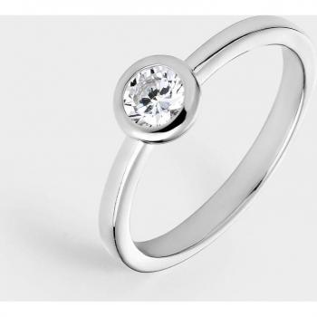 Anillo solitario Easy de plata con circonita blanca de 4,5 mm engastada en bisel