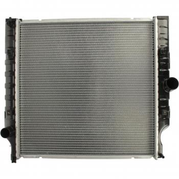 Radiador NISSENS 61026 para refrigeración del motor, compatible con múltiples modelos de vehículos, fabricado con materiales de alta calidad para una óptima transferencia de calor y durabilidad, diseño preciso para un ajuste perfecto, incluye conexio