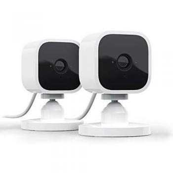 Blink Mini, cámara de seguridad inteligente, compacta, para interiores, con enchufe, resolución de vídeo HD 1080p, detección de movimiento y compatible con Alexa – 2 Cámaras