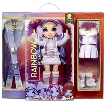 Rainbow High Winter Break Violet Willow-Muñeca de Moda Morada con 2 atuendos, Equipo de Nieve y Pedestal-Incluye esquís, Patines, Accesorios y más-Edad: 6+ años, Color