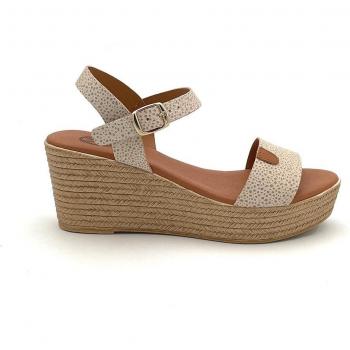 Sandalia cuña de piel color beige con planta confort