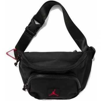 Riñonera Jordan Rise Cross Body Bag Negro, características: diseño moderno, material resistente, compartimento principal con cierre, correa ajustable para el cuerpo, logo de Jordan en la parte frontal