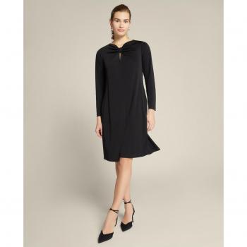 Vestido en tejido de punto con nudo por delante