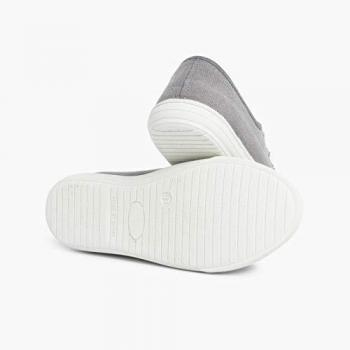 Zapatillas de lona de niña con puntera reforzada y cordones estampados