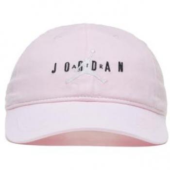 Gorra Deportiva Nike 8A0569 A9Y, diseño moderno, ajuste cómodo, material transpirable, ideal para actividades al aire libre y deportes