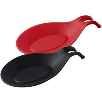 Fackelmann Reposa Cucharas de Silicona Antideslizante para Proteger la Encimera de Cocina, Apto para Lavavajillas, 23,5x12x3,5cm, Color Aleatorio Rojo o Negro, 1 ud.