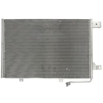 Condensador de aire acondicionado Delphi TSP0225563, componente para sistemas de climatización, fabricado por Delphi, diseñado para garantizar un rendimiento óptimo en la refrigeración y eficiencia energética