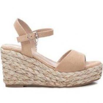 Sandalias de cuña Xti 142858 beige con cierre de hebilla y altura de 9cm