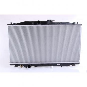 Radiador NISSENS 68604 para refrigeración del motor, con características de alta eficiencia térmica, diseño optimizado para una mejor circulación de refrigerante, fabricado con materiales de calidad para mayor durabilidad y resistencia a la corrosió