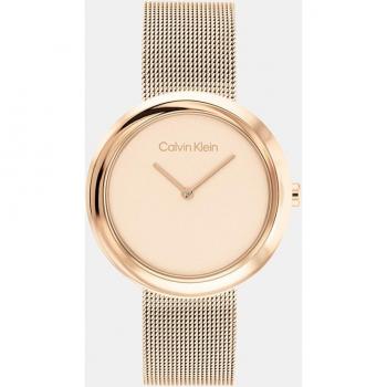 Calvin Klein - Reloj de mujer Twisted Bezel 25200013 de malla de acero rosa.