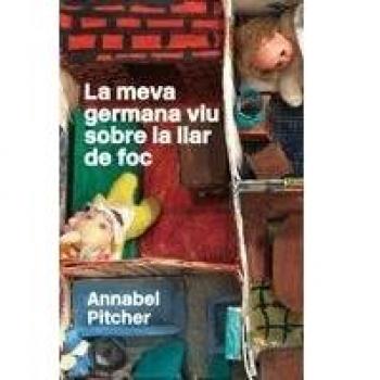 La meva germana viu sobre la llar de foc