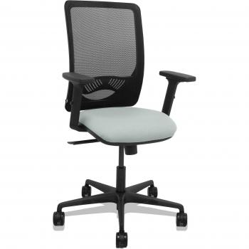 Silla Zulema sincro malla negra asiento bali gris claro brazos 2D ruedas 65mm