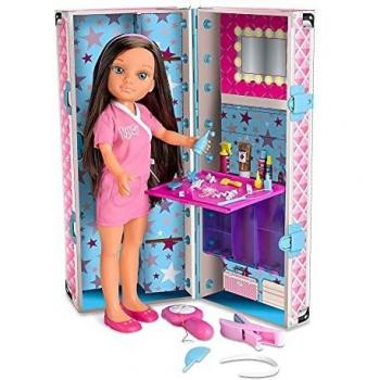 Nancy - Mi maletín de peinados, muñeca con el pelo largo morena, set de peluquería con una plancha de juguete y purpurina para hacer mechas en el pelo, niña y niño 4 años, FAMOSA