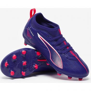 Botas de fútbol para niños Puma Ultra Match FG/AG características: diseño ligero, suela FG/AG para césped natural y artificial, parte superior sintética para mayor durabilidad y control del balón, plantilla acolchada para comodidad, cierre