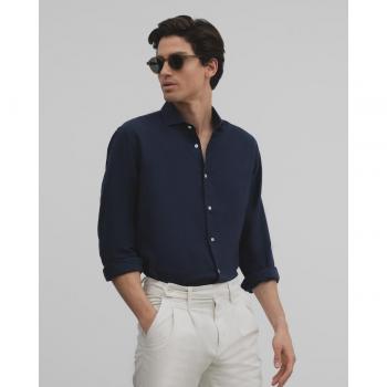 Camisa sport azul marino de corte slim para hombre con estilo casual