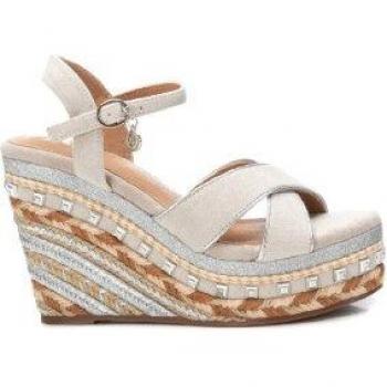 Sandalia de mujer Xti 142670 beige con hebilla