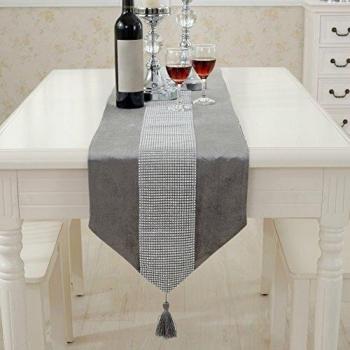 Camino de mesa, camino de mesa moderno Diamantes de imitación de franela Corredores de matrimonio Decoración navideña Camino de mesa de oro púrpura con borlas para la decoración de la mesa de comedor