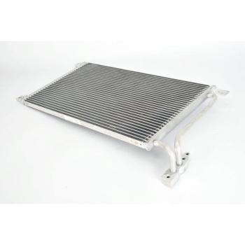 Condensador de aire acondicionado Delphi TSP0225236, compatible con múltiples vehículos, fabricado en aluminio para una mejor disipación del calor, dimensiones específicas para fácil instalación, alta eficiencia en el rendimiento del sistema de refr