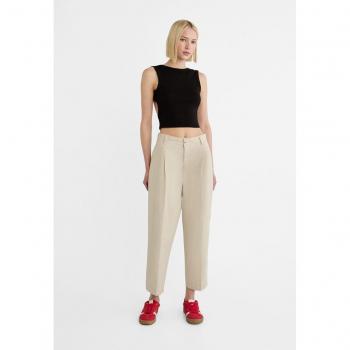 Stradivarius Carrot Fit Trousers with Darts Detail in Beige