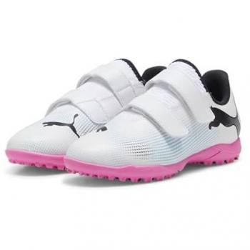 BOTAS DE FÚTBOL PUMA FUTURE 7 PLAY TF NIÑO, características: diseño en color blanco con detalles en negro y rosa veneno, suela de goma para césped artificial, construcción ligera y flexible, ajuste cómodo para