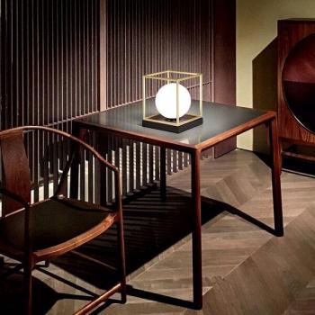Lámpara de mesa Lingotto, vidrio y metal en latón, 1 bombilla E14, altura 22cm