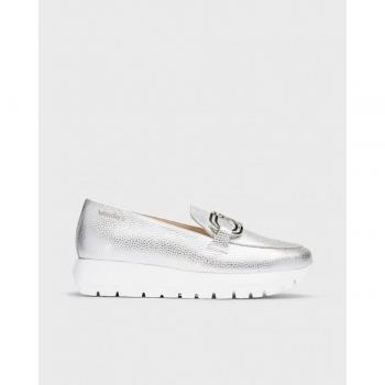 Mocasines de mujer en piel Wonders Sidney Plata con adorno