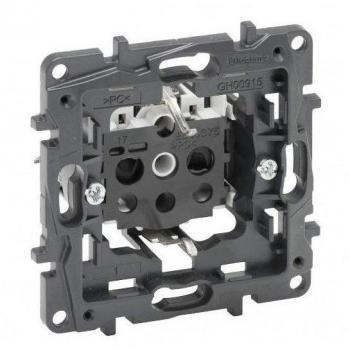 Enchufe Schuko 2P+T Legrand Niloe Step 864021, 16A, 250V, Con Borne a Tornillos