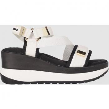 Sandalias de Cuña Chika10 ROCO 04 en Color Blanco con Cierre Adherente