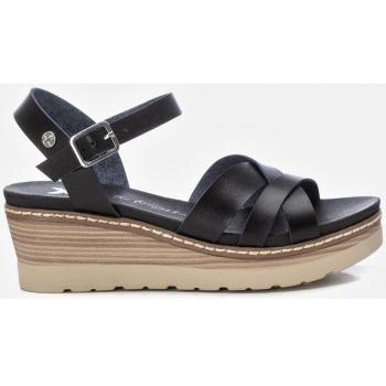 Sandalia de mujer Xti 142853 negro con cuña de 6cm y hebilla