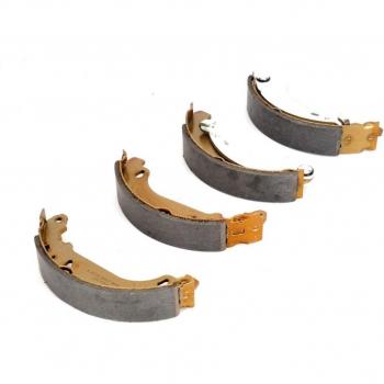 Juego de zapatas de freno LPR 07430 - Zapatas de freno, compatibles con diversos modelos de vehículos, fabricadas por LPR, incluyen componentes para el sistema de frenado trasero, garantizando un rendimiento óptimo y