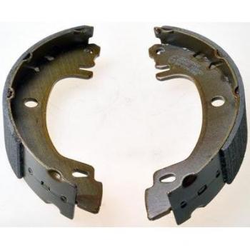 Juego de zapatas de frenos DENCKERMANN B120061, kit de frenos de tambor, incluye todas las piezas necesarias para la instalación, fabricado con materiales de alta calidad para un rendimiento óptimo y mayor durabilidad