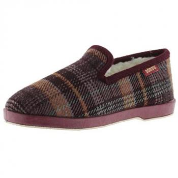 Zapatillas de casa Wamba Copete con cuadros, interior de borreguito y suela al tono, Marca Calzados Victoria 200251, color Burdeos, talla 41
