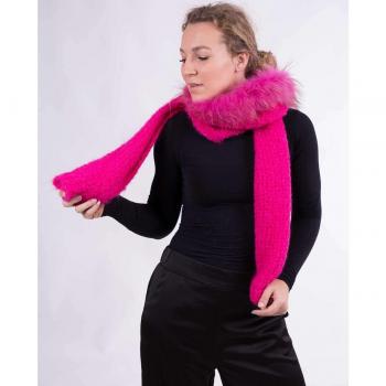 Bufanda de Lana con Zorro en Fucsia - Elegancia y Calidez para Mujer