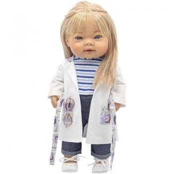Muñeca Emma Veterinaria con Bata, Pantalón Vaquero y Accesorios de 37 cm